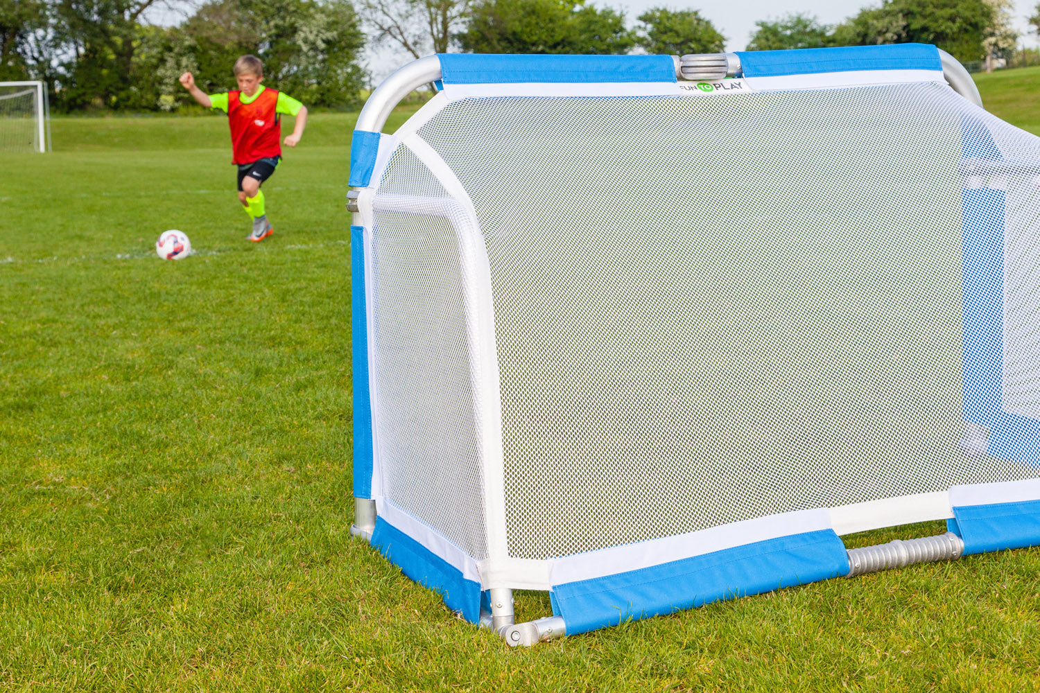 Samba 5ft x 3ft folding goal showing the velcro fitted mesh net attachment